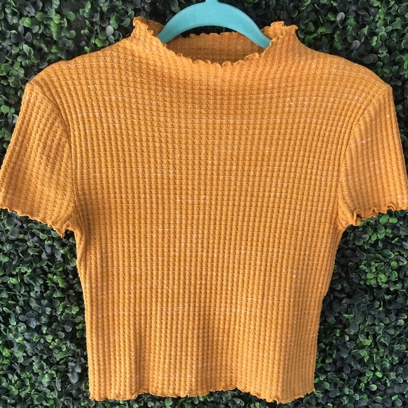 *SOLD/NOT FOR SALE* F21 CURLED NECK CROP TOP - Picture 1 of 4